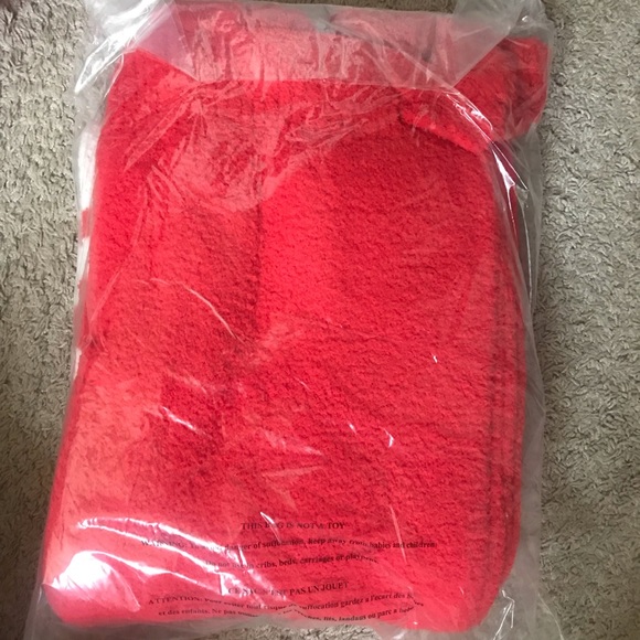 New Victoria’s Secret PINK logo Soft Red White
Marshmallow Knit Blanket Throw - Picture 6 of 6